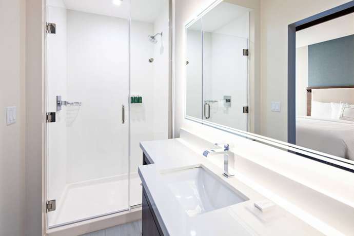 Imagen de la habitación del Hotel SpringHill Suites by Marriott Escondido Downtown. Foto 14