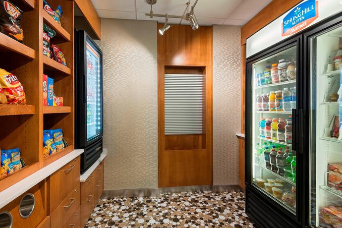 Imagen de los interiores del Hotel SpringHill Suites by Marriott Fort Myers Airport. Foto 14