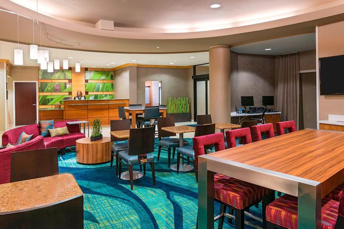 Imagen de los interiores del Hotel SpringHill Suites by Marriott Fort Myers Airport. Foto 16