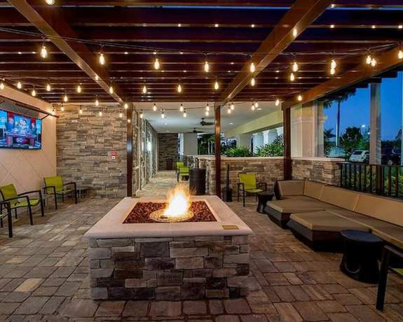 Imagen de los exteriores del Hotel SpringHill Suites by Marriott Fort Myers Estero. Foto 13