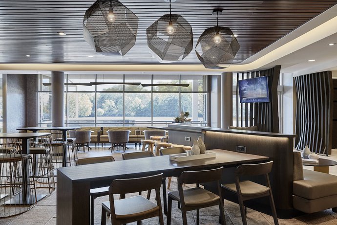 Imagen del bar/restaurante del Hotel SpringHill Suites by Marriott Fort Myers Estero. Foto 3