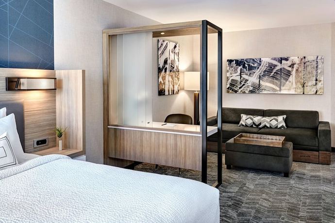 Imagen de la habitación del Hotel SpringHill Suites by Marriott Fort Myers Estero. Foto 8