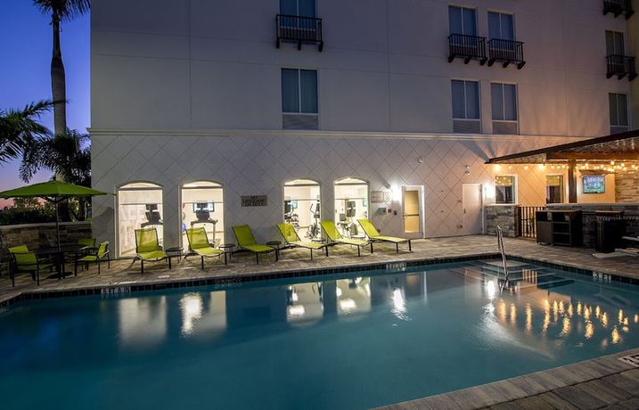 Imagen de la piscina del Hotel SpringHill Suites by Marriott Fort Myers Estero. Foto 17