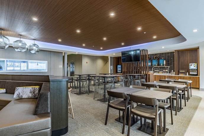 Imagen del bar/restaurante del Hotel SpringHill Suites by Marriott Fort Wayne North. Foto 5