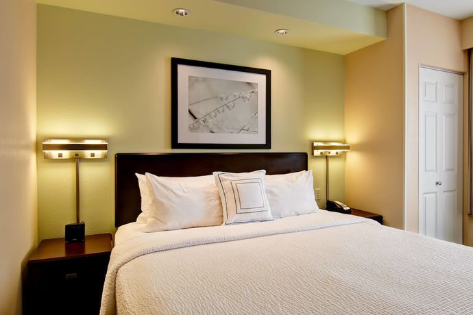 Imagen de la habitación del Hotel SpringHill Suites by Marriott Fresno. Foto 8