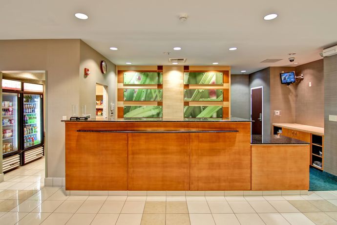 Imagen de los interiores del Hotel SpringHill Suites by Marriott Fresno. Foto 16