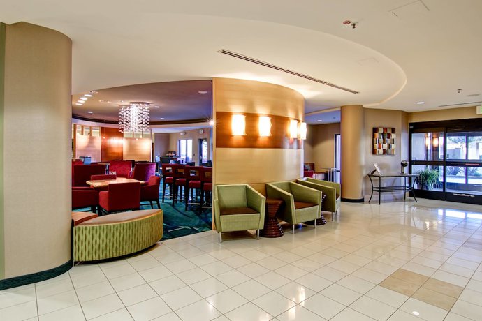 Imagen de los interiores del Hotel SpringHill Suites by Marriott Fresno. Foto 17