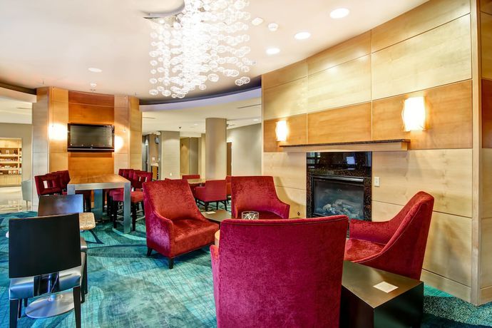 Imagen de los interiores del Hotel SpringHill Suites by Marriott Fresno. Foto 18