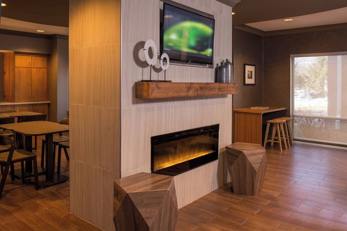 Imagen de los interiores del Hotel SpringHill Suites by Marriott Herndon Reston. Foto 15