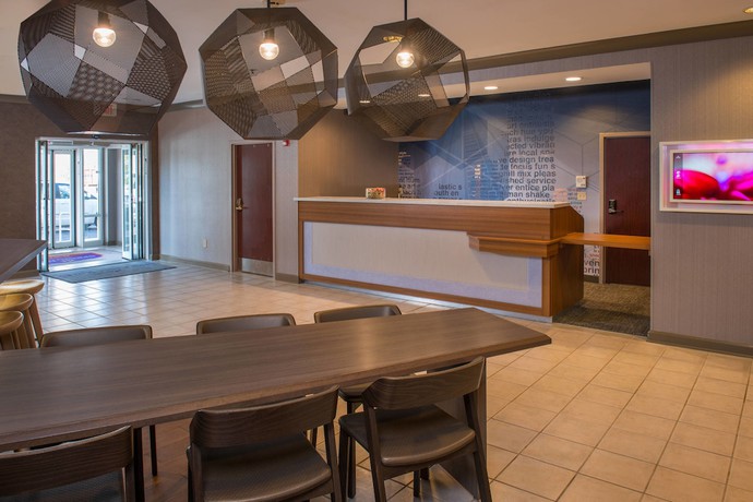 Imagen de los interiores del Hotel SpringHill Suites by Marriott Herndon Reston. Foto 16