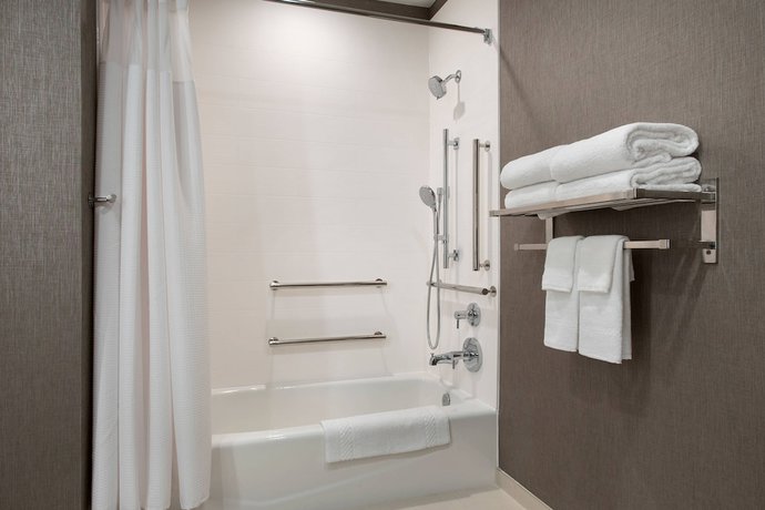 Imagen de la habitación del Hotel SpringHill Suites by Marriott Herndon Reston. Foto 10