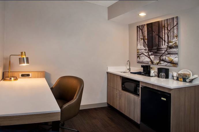 Imagen de la habitación del Hotel SpringHill Suites by Marriott Herndon Reston. Foto 13