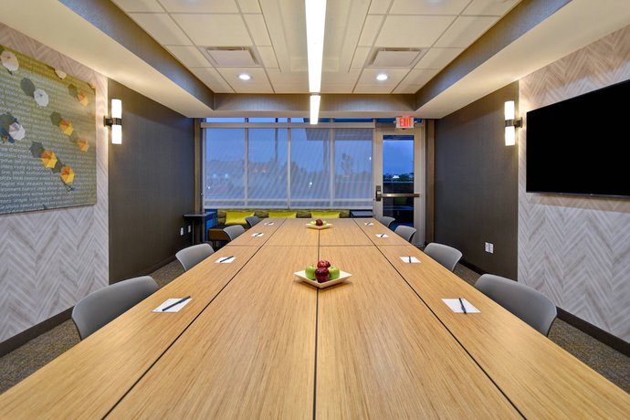 Imagen de los interiores del Hotel SpringHill Suites by Marriott Holland. Foto 12