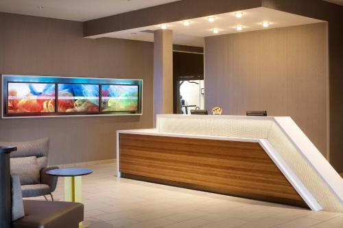 Imagen de los interiores del Hotel SpringHill Suites by Marriott Indianapolis Downtown. Foto 7