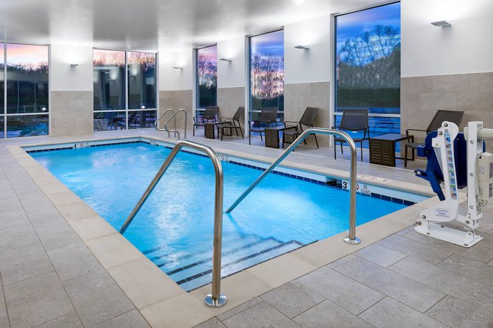 Imagen de la piscina del Hotel SpringHill Suites by Marriott Indianapolis Westfield. Foto 20
