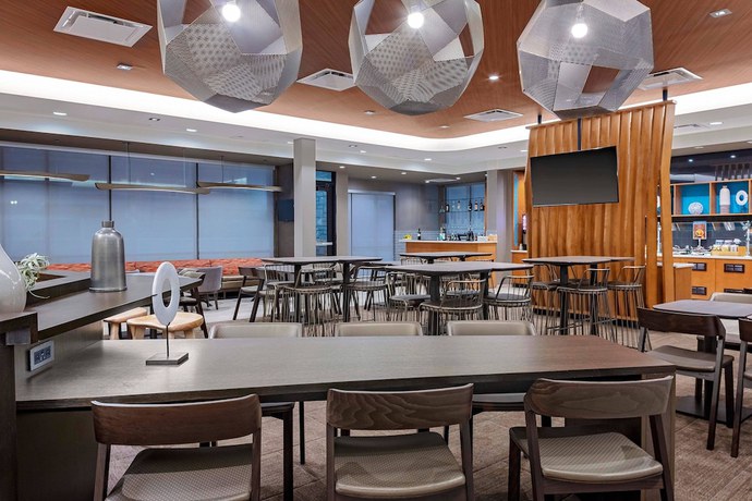 Imagen del bar/restaurante del Hotel SpringHill Suites by Marriott Kansas City Plaza. Foto 5