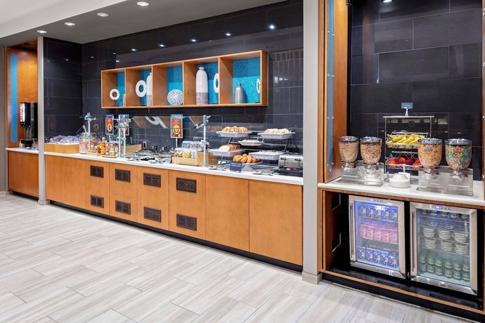 Imagen del bar/restaurante del Hotel SpringHill Suites by Marriott Kansas City Plaza. Foto 8