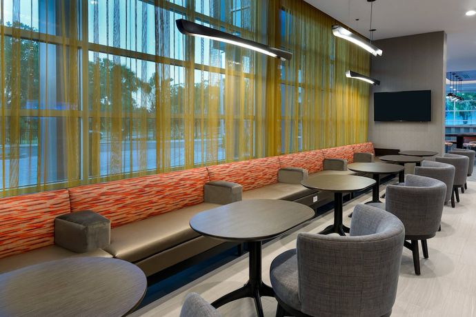 Imagen de los interiores del Hotel SpringHill Suites by Marriott Lakeland. Foto 20