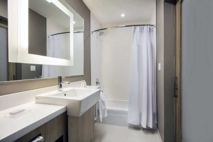 Imagen de la habitación del Hotel SpringHill Suites by Marriott Miami Doral. Foto 13