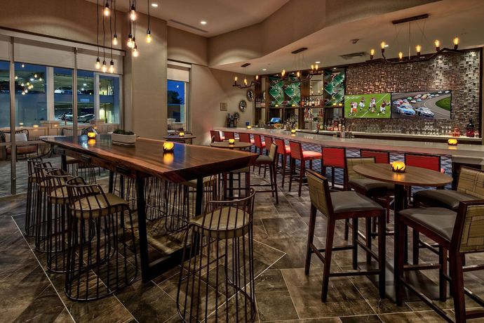 Imagen del bar/restaurante del Hotel SpringHill Suites by Marriott Nashville Brentwood. Foto 4