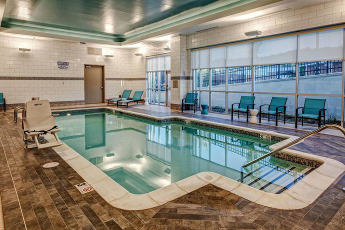 Imagen de la piscina del Hotel SpringHill Suites by Marriott Nashville Brentwood. Foto 17