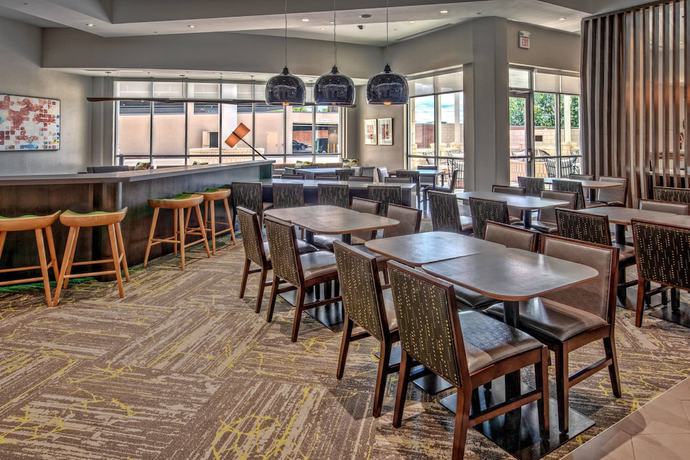 Imagen del bar/restaurante del Hotel SpringHill Suites by Marriott Nashville Brentwood. Foto 5
