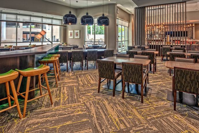 Imagen del bar/restaurante del Hotel SpringHill Suites by Marriott Nashville Brentwood. Foto 6