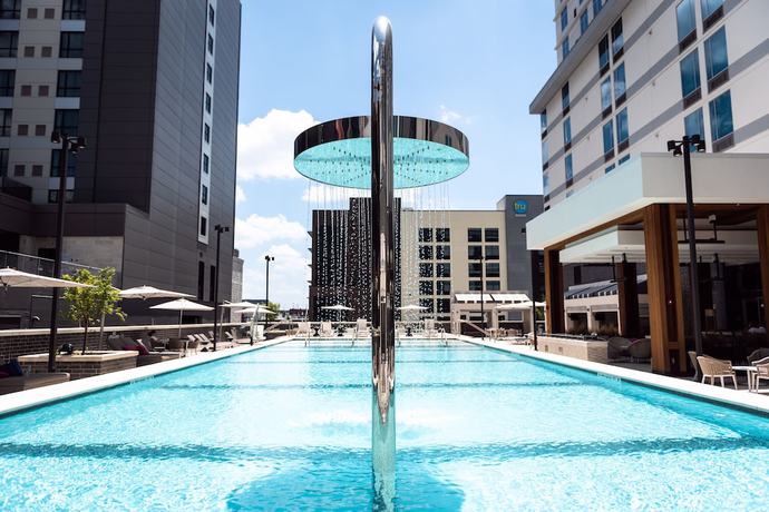 Imagen de la piscina del Hotel SpringHill Suites by Marriott Nashville Downtown/Convention Center. Foto 20