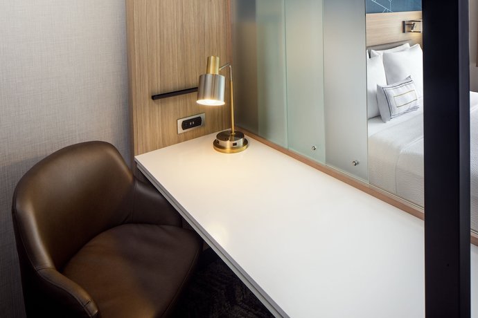 Imagen de la habitación del Hotel SpringHill Suites by Marriott New York JFK Airport/Jamaica. Foto 13