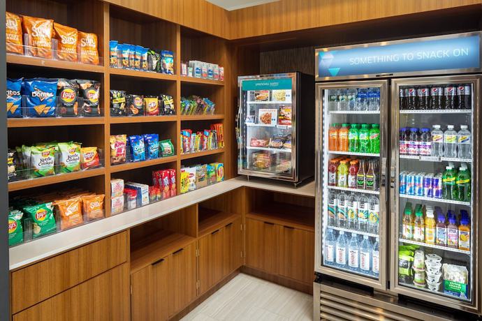 Imagen del bar/restaurante del Hotel SpringHill Suites by Marriott New York JFK Airport/Jamaica. Foto 6