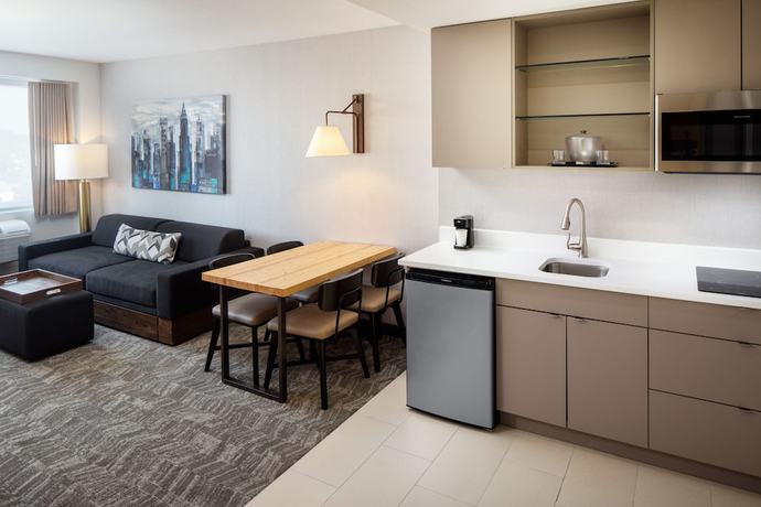 Imagen de la habitación del Hotel SpringHill Suites by Marriott New York JFK Airport/Jamaica. Foto 14