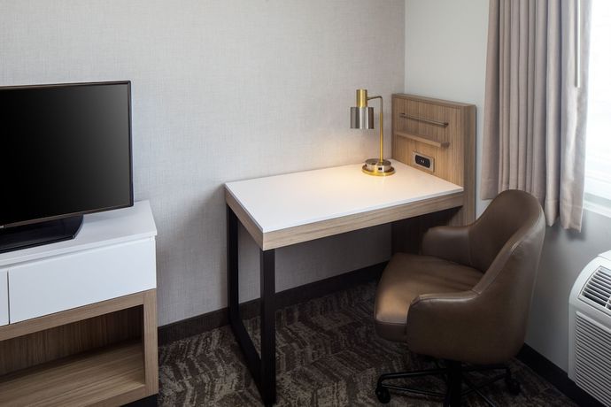 Imagen de la habitación del Hotel SpringHill Suites by Marriott New York JFK Airport/Jamaica. Foto 18
