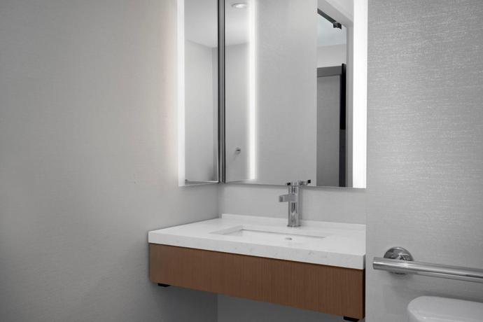 Imagen de la habitación del Hotel SpringHill Suites by Marriott New York Manhattan Times Square. Foto 2