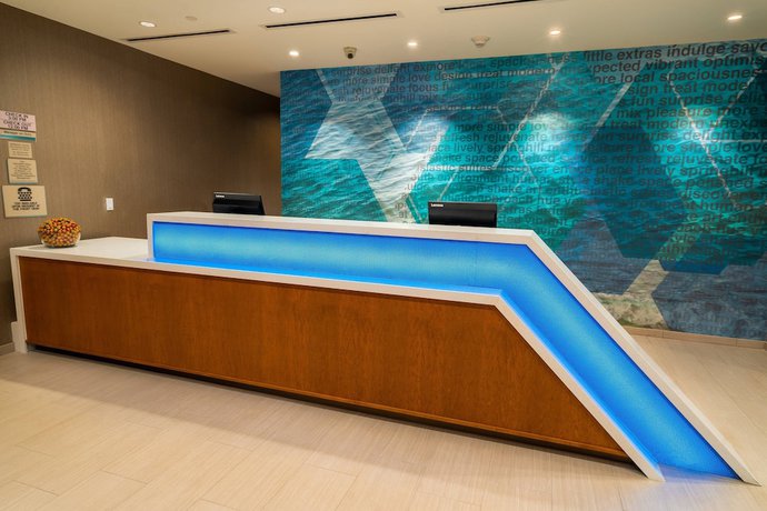 Imagen de los interiores del Hotel SpringHill Suites by Marriott Newark Fremont. Foto 15
