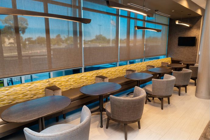 Imagen de los interiores del Hotel SpringHill Suites by Marriott Newark Fremont. Foto 17
