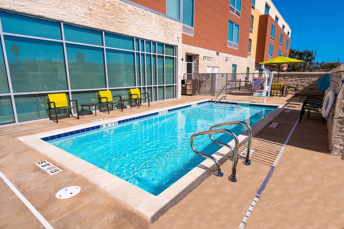 Imagen de la piscina del Hotel SpringHill Suites by Marriott Newark Fremont. Foto 19