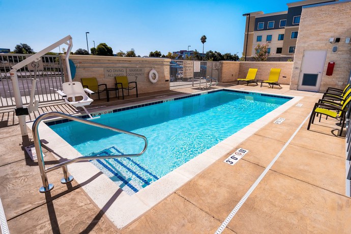 Imagen de la piscina del Hotel SpringHill Suites by Marriott Newark Fremont. Foto 20