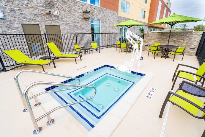 Imagen de la piscina del Hotel SpringHill Suites by Marriott Ontario Airport/Rancho Cucamonga. Foto 20