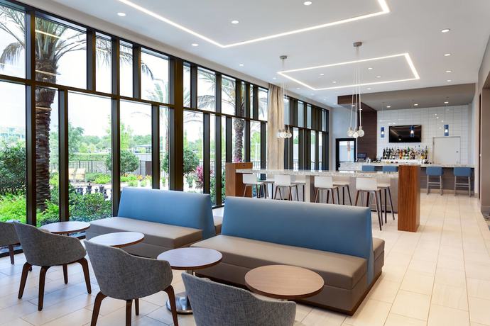 Imagen del bar/restaurante del Hotel SpringHill Suites by Marriott Orlando at Millenia. Foto 5