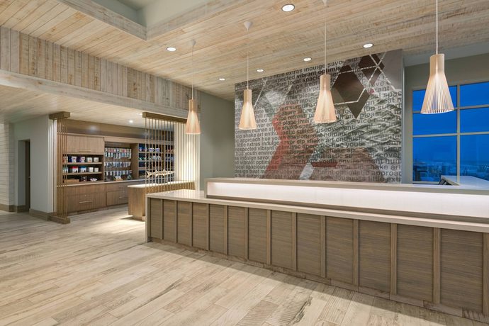 Imagen de los interiores del Hotel SpringHill Suites by Marriott Panama City Beach Beachfront. Foto 19