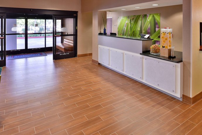 Imagen de los interiores del Hotel SpringHill Suites by Marriott Pasadena / Arcadia. Foto 14