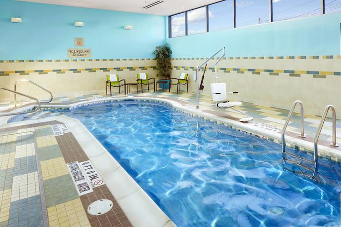 Imagen de la piscina del Hotel SpringHill Suites by Marriott Pittsburgh Bakery Square. Foto 12