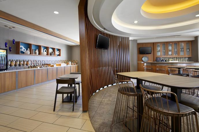 Imagen de los interiores del Hotel SpringHill Suites by Marriott Pittsburgh Bakery Square. Foto 9