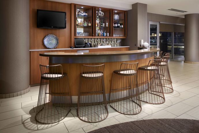 Imagen de los interiores del Hotel SpringHill Suites by Marriott Pittsburgh Bakery Square. Foto 10