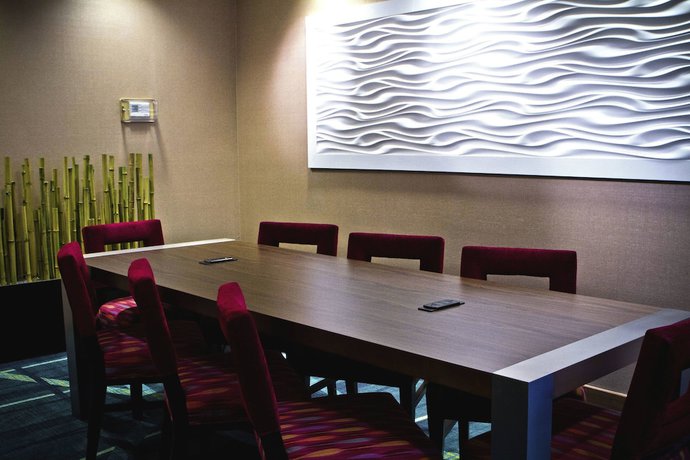 Imagen del bar/restaurante del Hotel SpringHill Suites by Marriott Sarasota Bradenton. Foto 3
