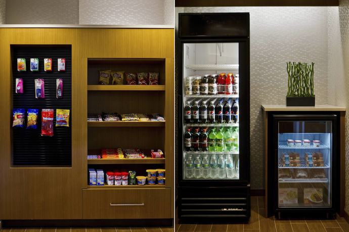 Imagen del bar/restaurante del Hotel SpringHill Suites by Marriott Sarasota Bradenton. Foto 4