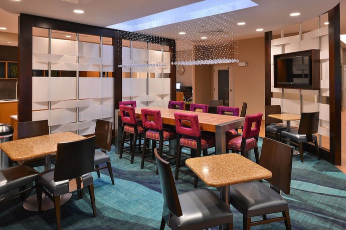 Imagen del bar/restaurante del Hotel SpringHill Suites by Marriott Voorhees Mt. Laurel/Cherry Hill. Foto 6