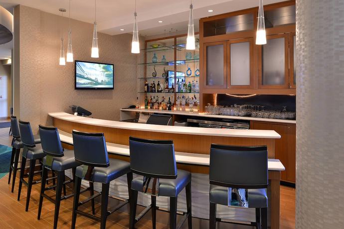 Imagen del bar/restaurante del Hotel SpringHill Suites by Marriott Voorhees Mt. Laurel/Cherry Hill. Foto 9