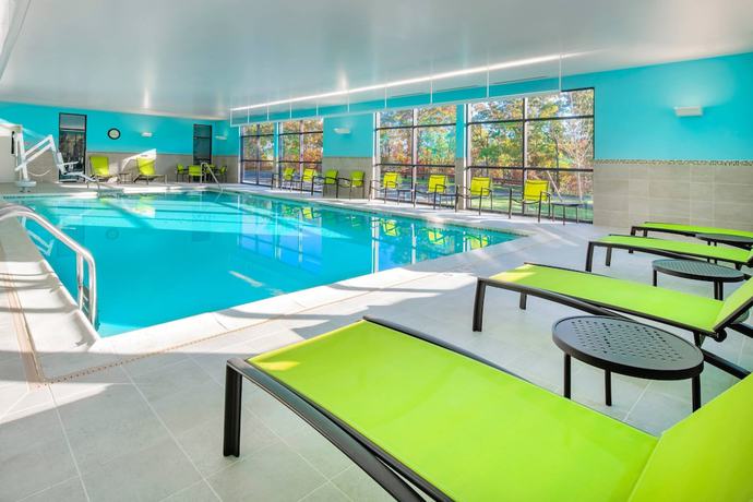 Imagen de la piscina del Hotel SpringHill Suites by Marriott Wrentham Plainville. Foto 19