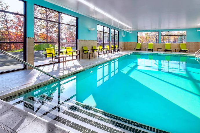 Imagen de la piscina del Hotel SpringHill Suites by Marriott Wrentham Plainville. Foto 20